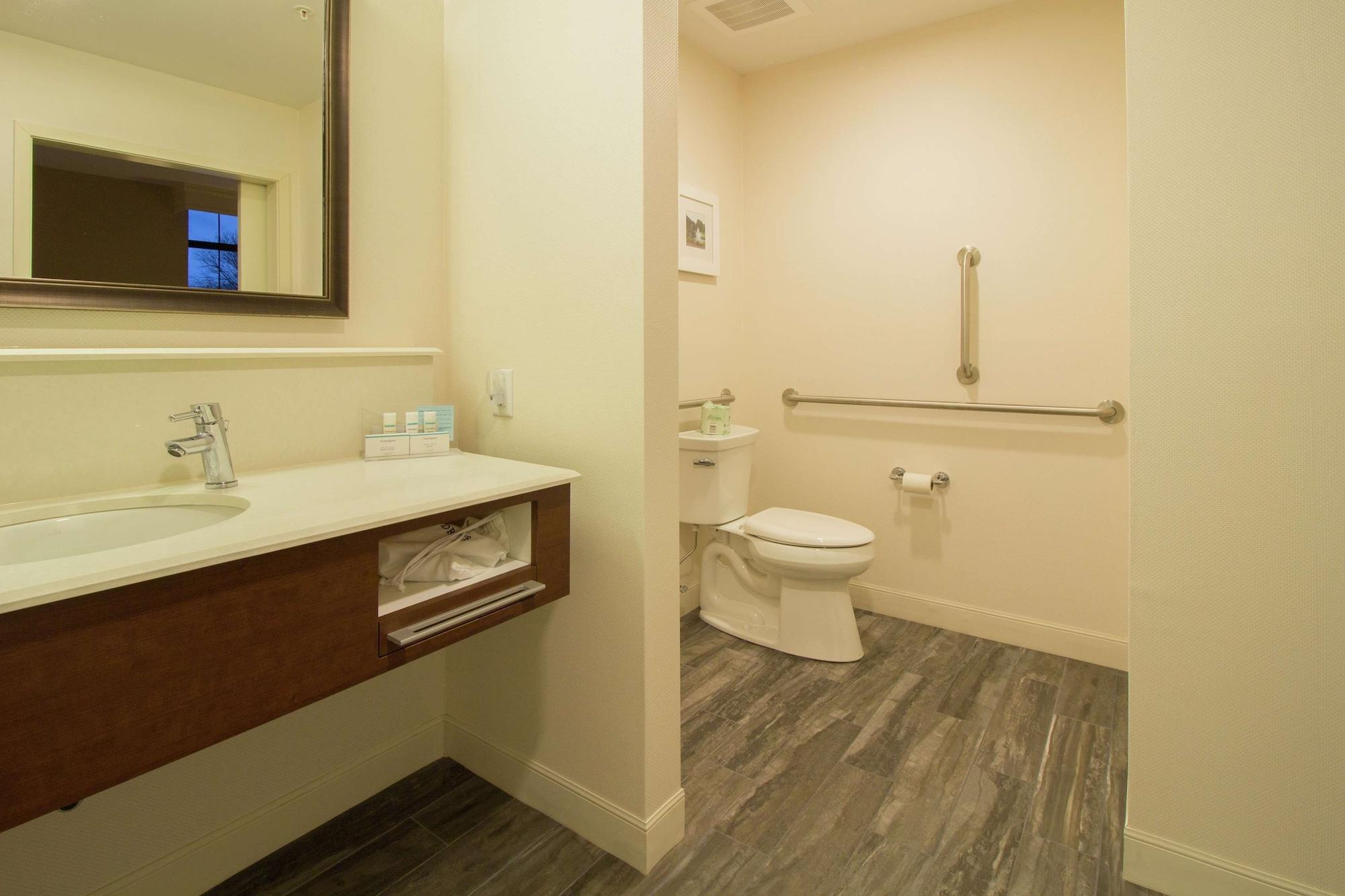 Hampton Inn & Suites Cazenovia, Ny Екстериор снимка