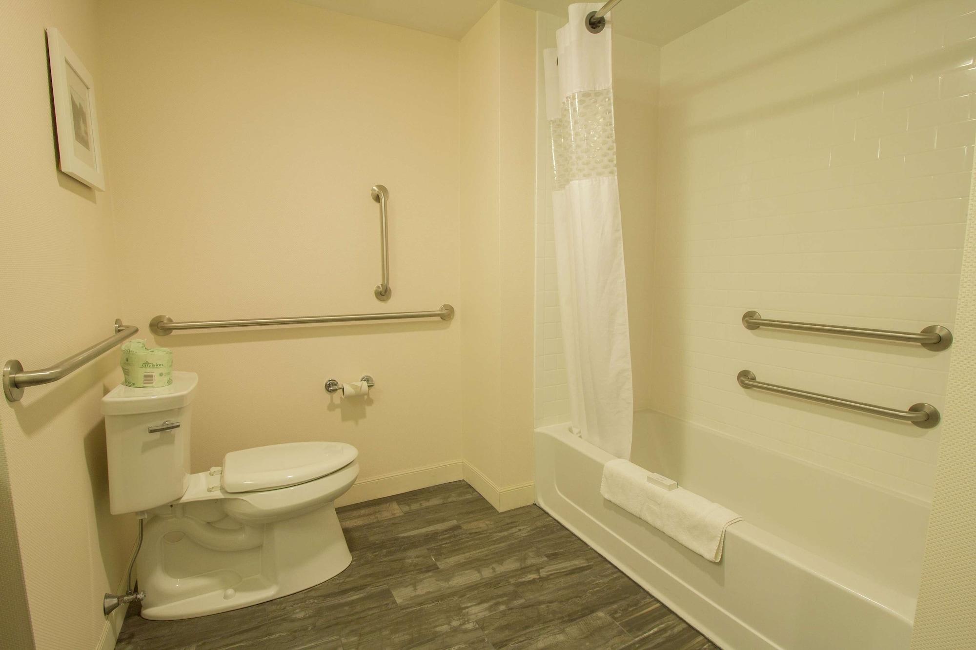 Hampton Inn & Suites Cazenovia, Ny Екстериор снимка