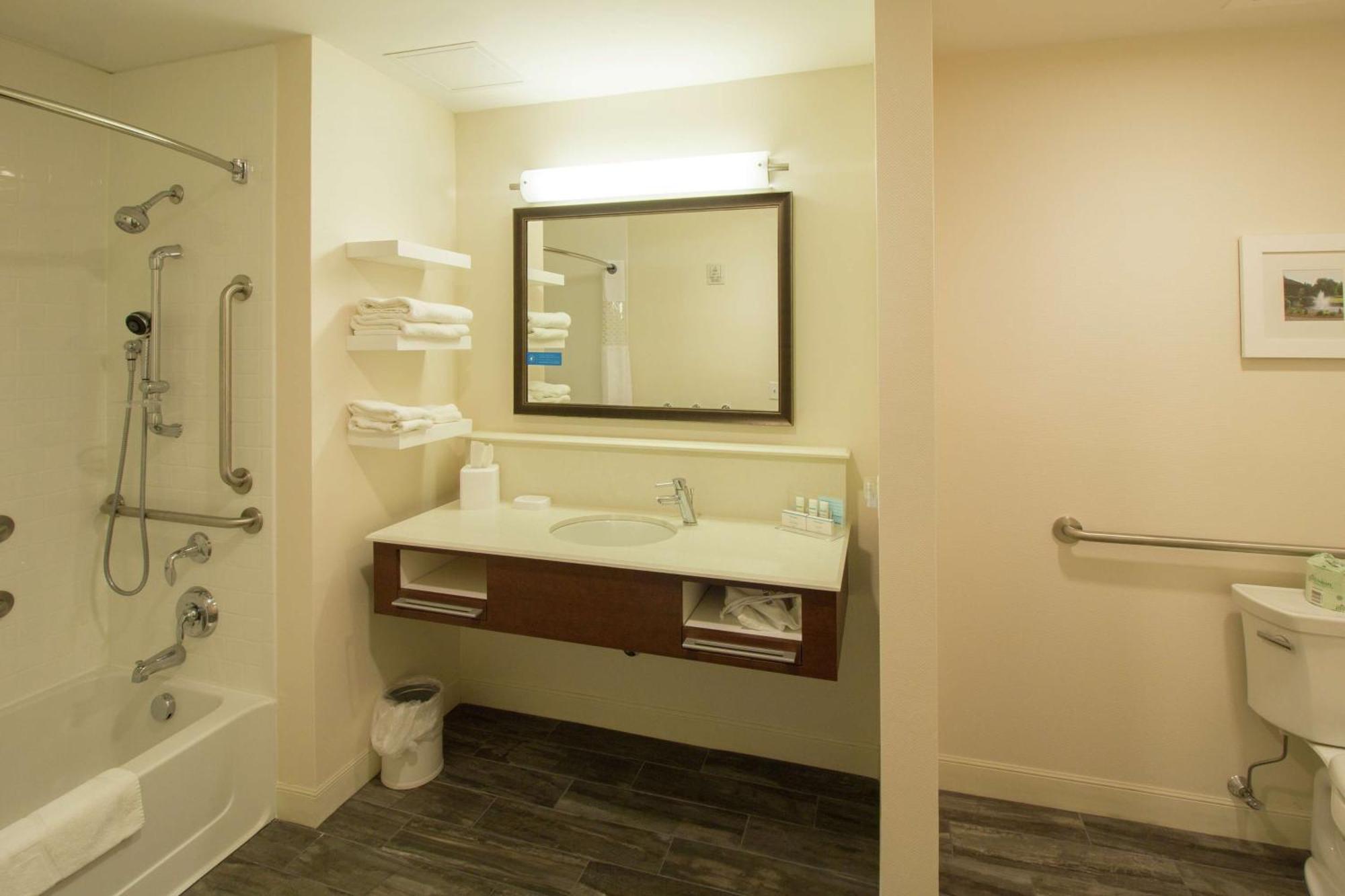 Hampton Inn & Suites Cazenovia, Ny Екстериор снимка