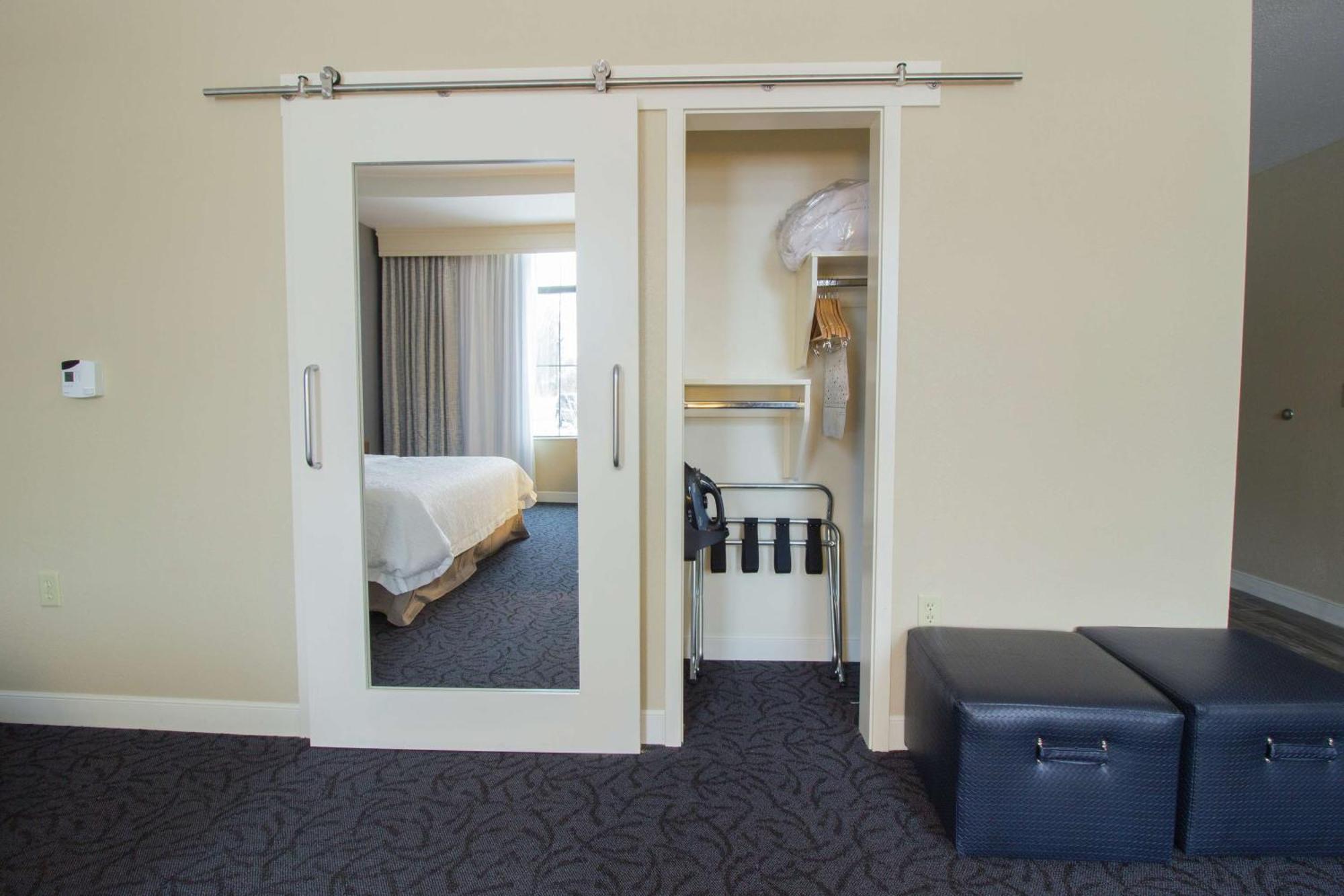 Hampton Inn & Suites Cazenovia, Ny Екстериор снимка