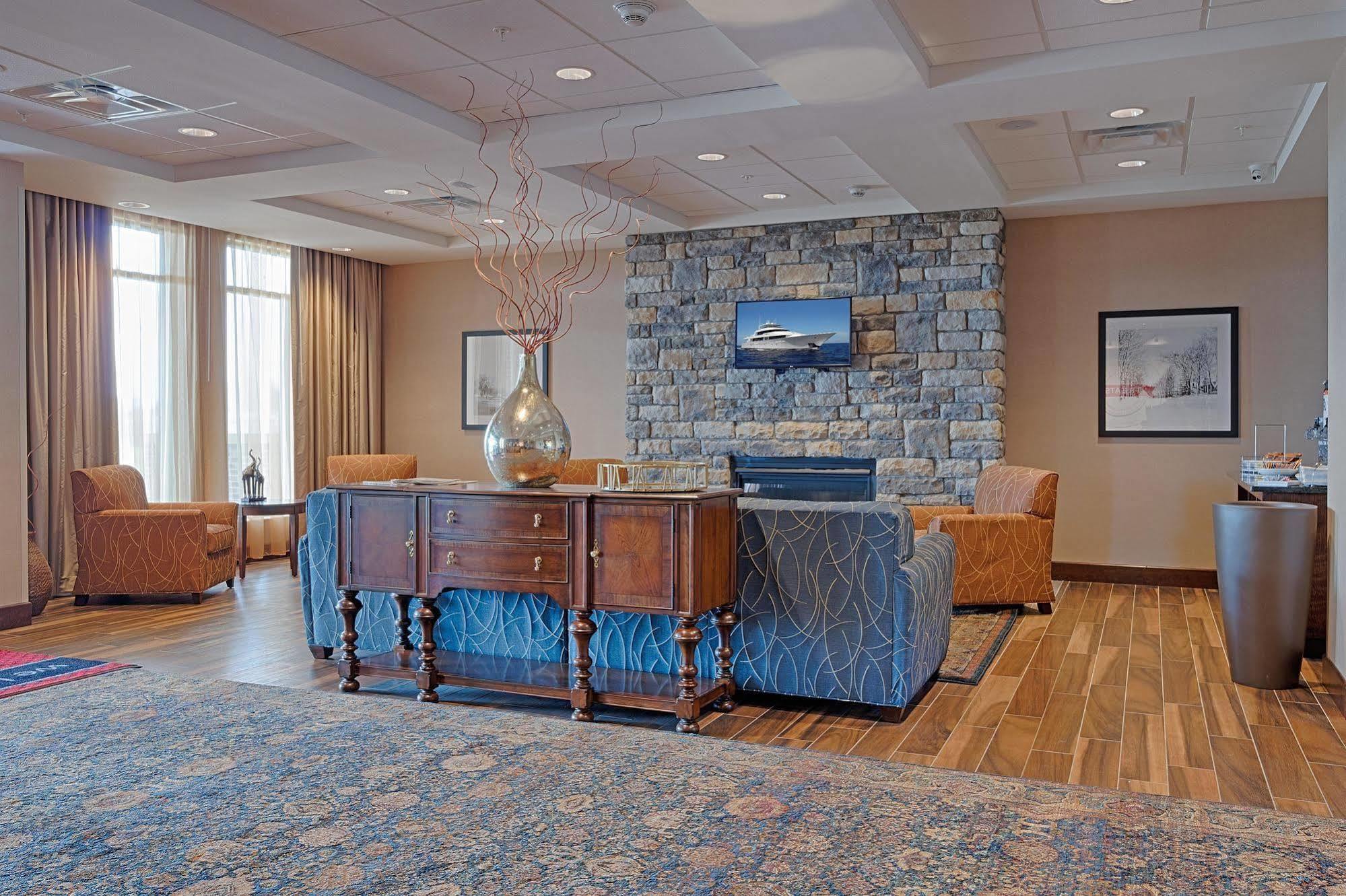 Hampton Inn & Suites Cazenovia, Ny Екстериор снимка